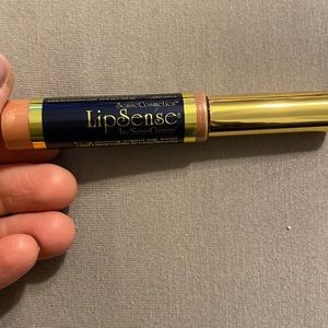 Lip sense in bombshell new and sealed!